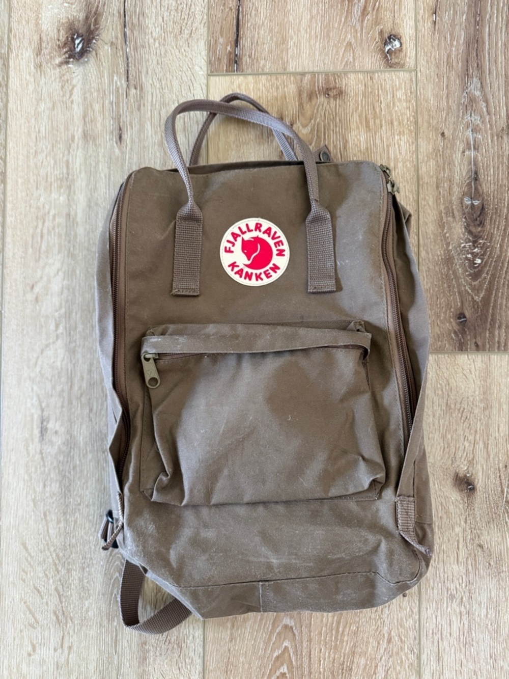 Fjallraven Kanken | Backpack in Brown with Red Logo